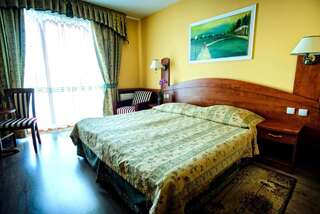 Отель Hotel Pietrak Вонгровец Двухместный номер с 2 отдельными кроватями-2